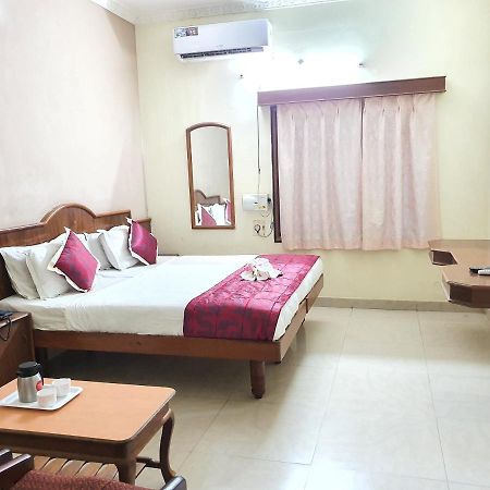 Hotel Sunilkrishna ตีรูปาติ ภายนอก รูปภาพ