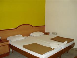 Hotel Sunilkrishna ตีรูปาติ ภายนอก รูปภาพ