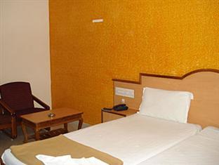 Hotel Sunilkrishna ตีรูปาติ ภายนอก รูปภาพ