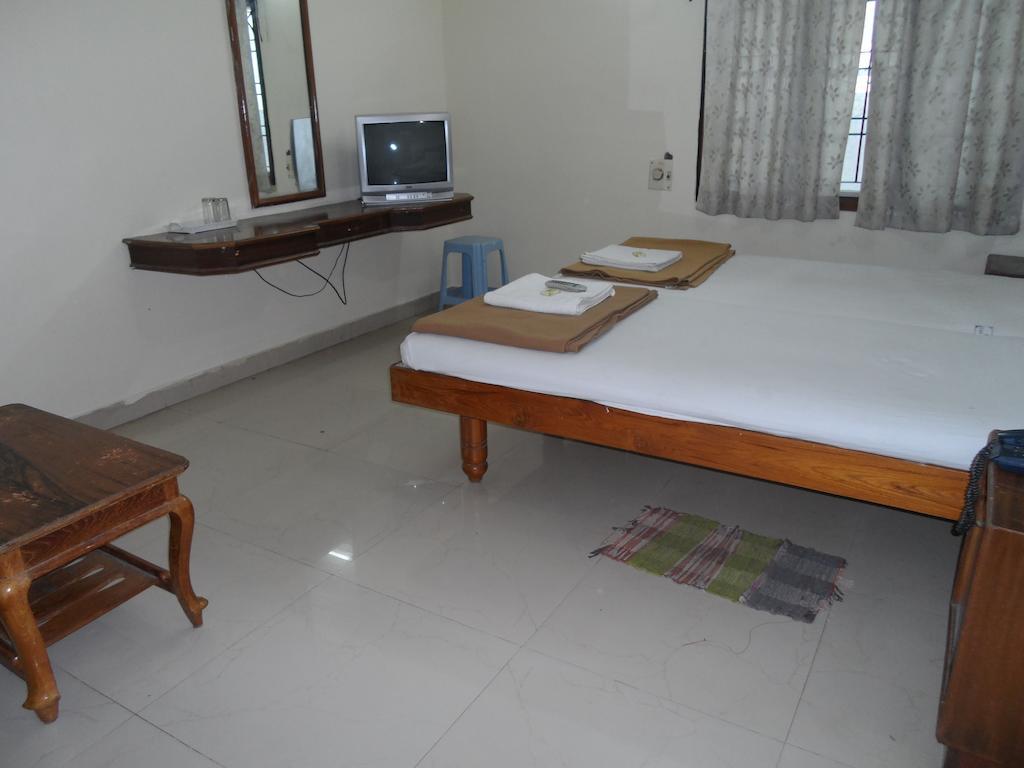 Hotel Sunilkrishna ตีรูปาติ ห้อง รูปภาพ