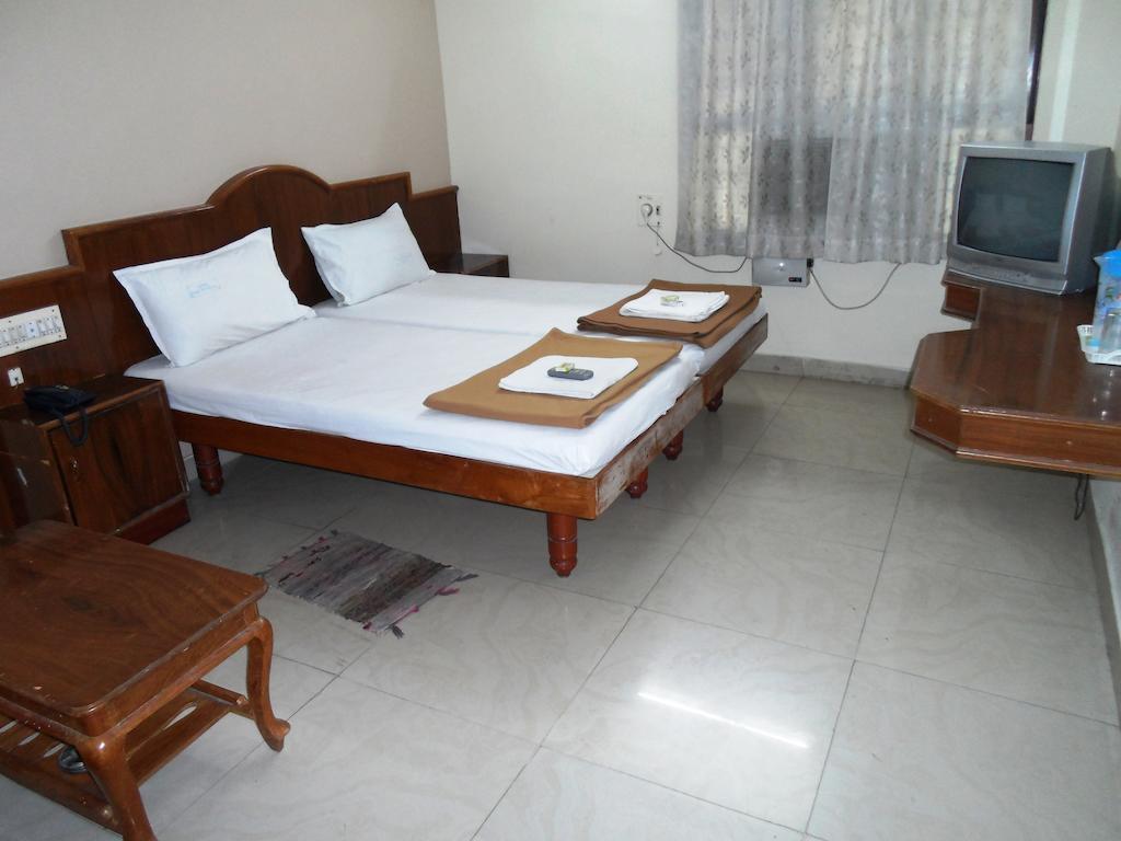 Hotel Sunilkrishna ตีรูปาติ ห้อง รูปภาพ