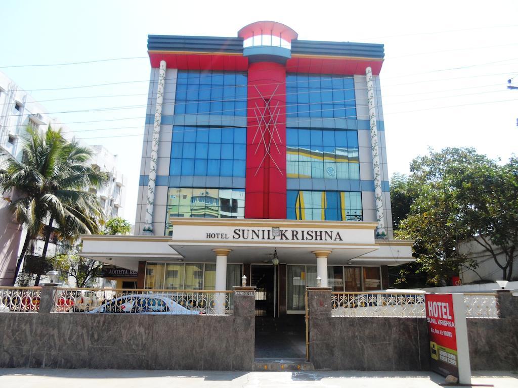 Hotel Sunilkrishna ตีรูปาติ ภายนอก รูปภาพ